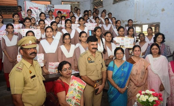 पेपर मिल कॉलोनी स्थित अक्षयवर मल्ल पार्क में गणपति के दरबार में अनुज अर्जुन मिश्रा डांस कंपनी क पेपर मिल कॉलोनी स्थित अक्षयवर मल्ल पार्क में गणपति के दरबार में अनुज अर्जुन मिश्रा डांस कंपनी क