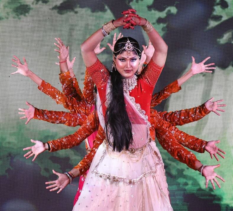 पेपर मिल कॉलोनी स्थित अक्षयवर मल्ल पार्क में गणपति के दरबार में अनुज अर्जुन मिश्रा डांस कंपनी क पेपर मिल कॉलोनी स्थित अक्षयवर मल्ल पार्क में गणपति के दरबार में अनुज अर्जुन मिश्रा डांस कंपनी क
