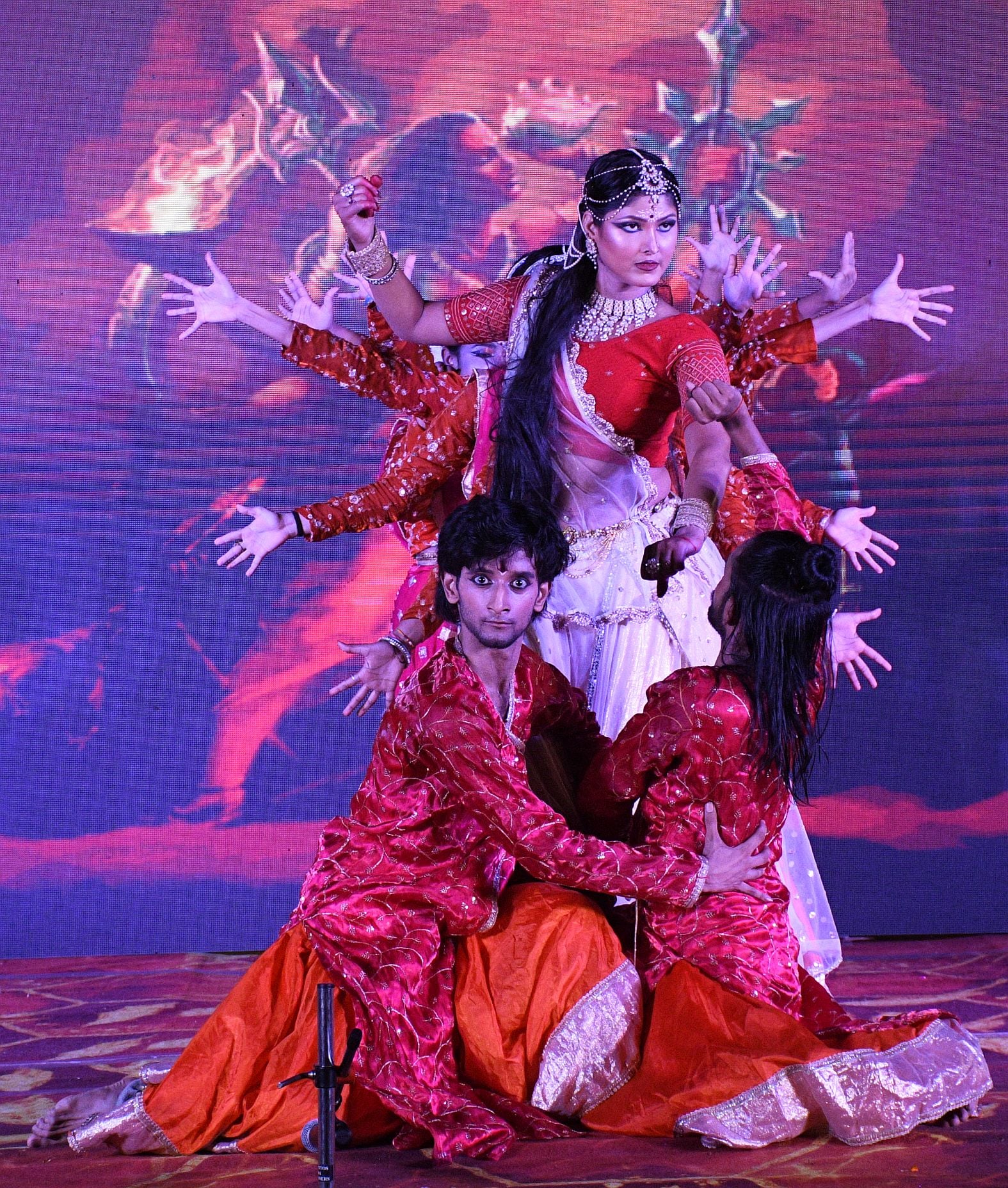 पेपर मिल कॉलोनी स्थित अक्षयवर मल्ल पार्क में गणपति के दरबार में अनुज अर्जुन मिश्रा डांस कंपनी क पेपर मिल कॉलोनी स्थित अक्षयवर मल्ल पार्क में गणपति के दरबार में अनुज अर्जुन मिश्रा डांस कंपनी क