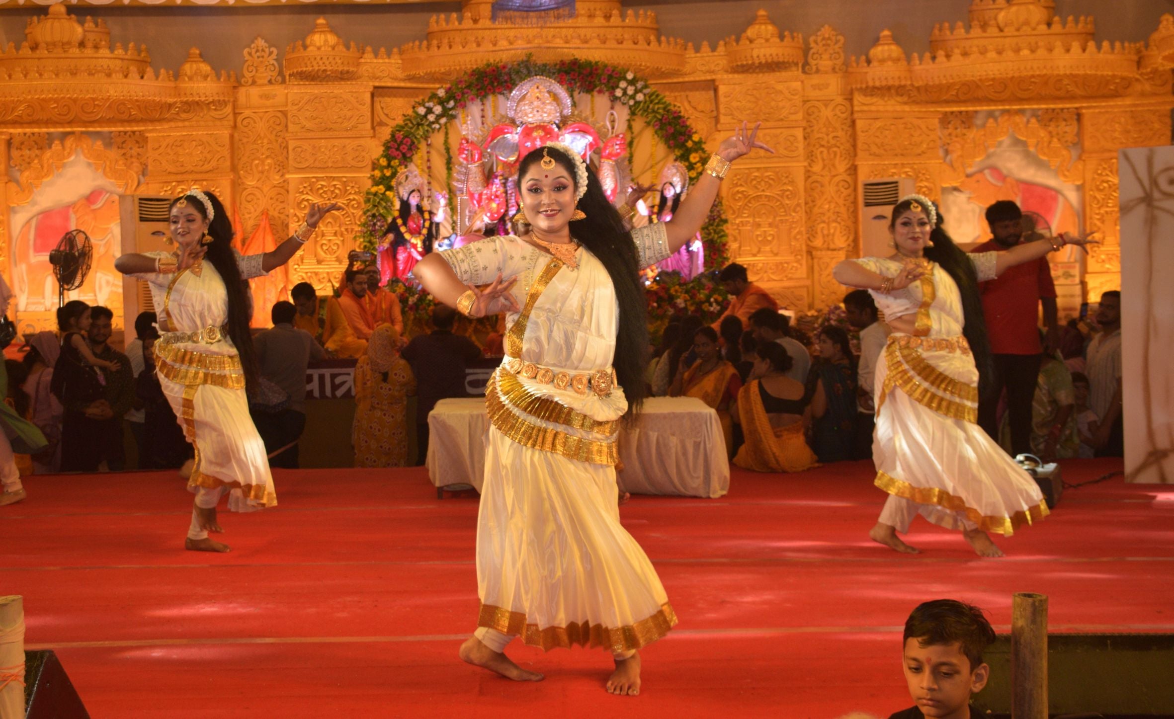 पेपर मिल कॉलोनी स्थित अक्षयवर मल्ल पार्क में गणपति के दरबार में अनुज अर्जुन मिश्रा डांस कंपनी क पेपर मिल कॉलोनी स्थित अक्षयवर मल्ल पार्क में गणपति के दरबार में अनुज अर्जुन मिश्रा डांस कंपनी क