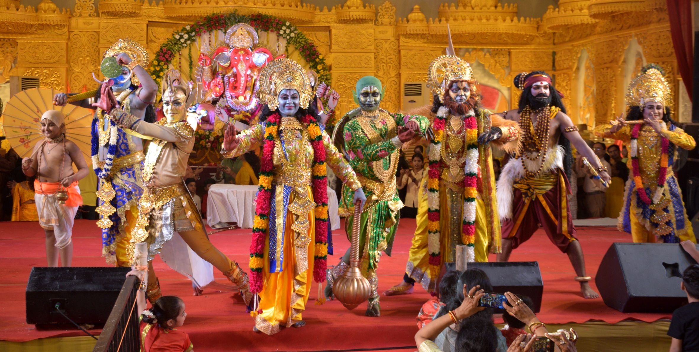 पेपर मिल कॉलोनी स्थित अक्षयवर मल्ल पार्क में गणपति के दरबार में अनुज अर्जुन मिश्रा डांस कंपनी क पेपर मिल कॉलोनी स्थित अक्षयवर मल्ल पार्क में गणपति के दरबार में अनुज अर्जुन मिश्रा डांस कंपनी क