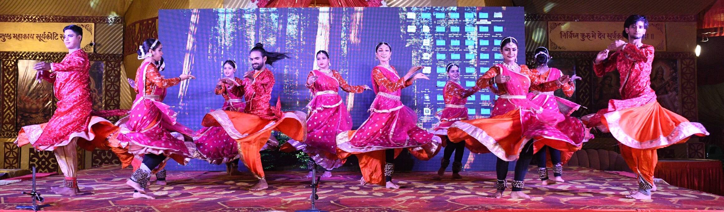 पेपर मिल कॉलोनी स्थित अक्षयवर मल्ल पार्क में गणपति के दरबार में अनुज अर्जुन मिश्रा डांस कंपनी क पेपर मिल कॉलोनी स्थित अक्षयवर मल्ल पार्क में गणपति के दरबार में अनुज अर्जुन मिश्रा डांस कंपनी क