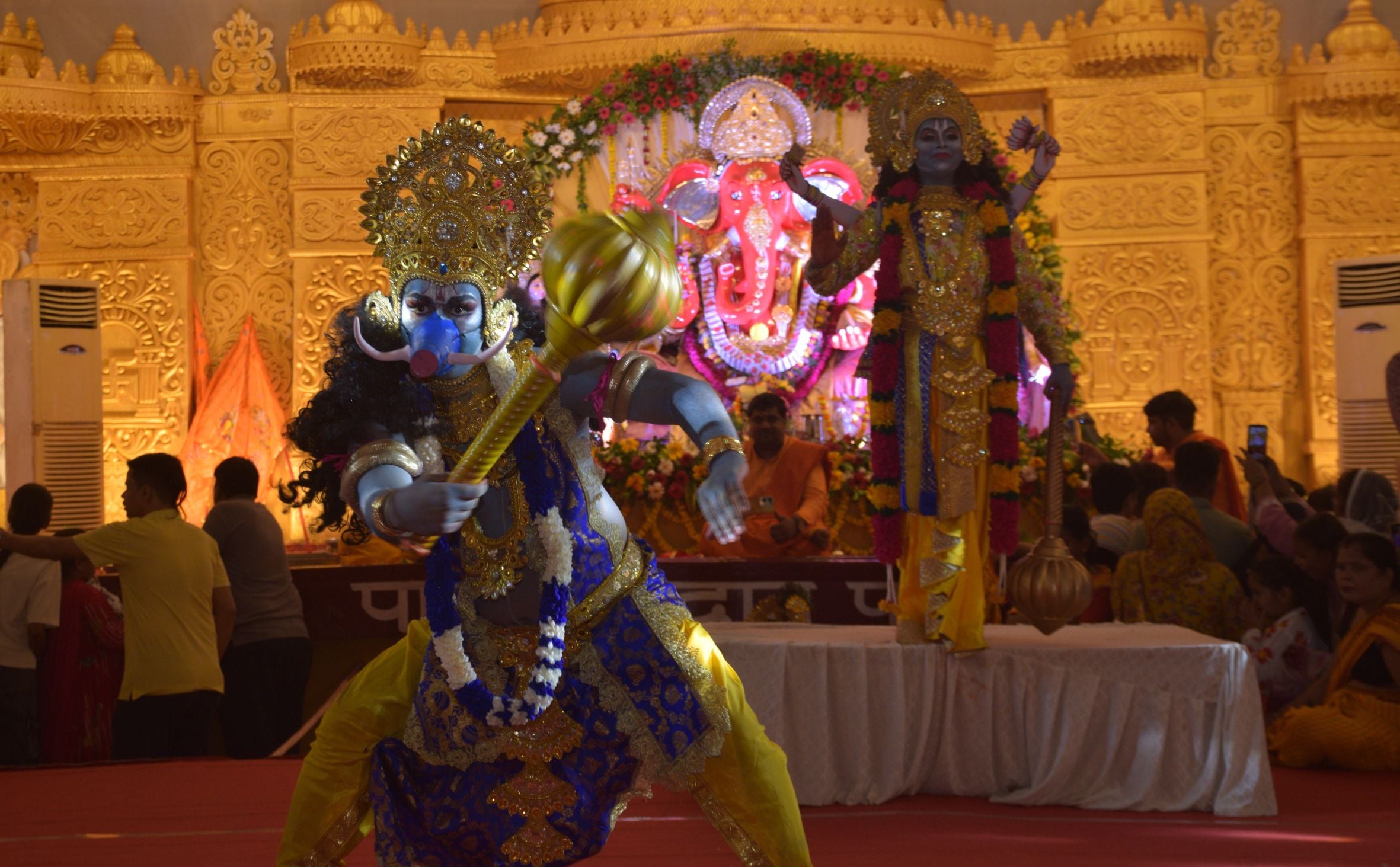 पेपर मिल कॉलोनी स्थित अक्षयवर मल्ल पार्क में गणपति के दरबार में अनुज अर्जुन मिश्रा डांस कंपनी क पेपर मिल कॉलोनी स्थित अक्षयवर मल्ल पार्क में गणपति के दरबार में अनुज अर्जुन मिश्रा डांस कंपनी क