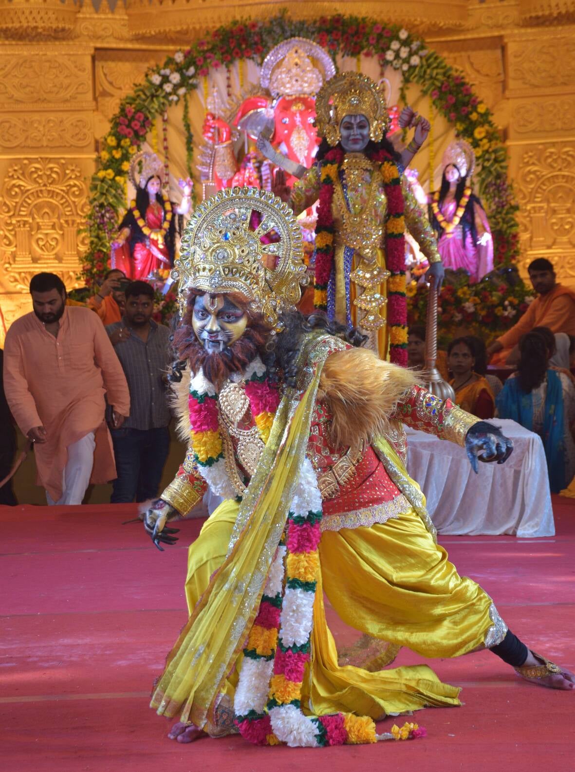 पेपर मिल कॉलोनी स्थित अक्षयवर मल्ल पार्क में गणपति के दरबार में अनुज अर्जुन मिश्रा डांस कंपनी क पेपर मिल कॉलोनी स्थित अक्षयवर मल्ल पार्क में गणपति के दरबार में अनुज अर्जुन मिश्रा डांस कंपनी क