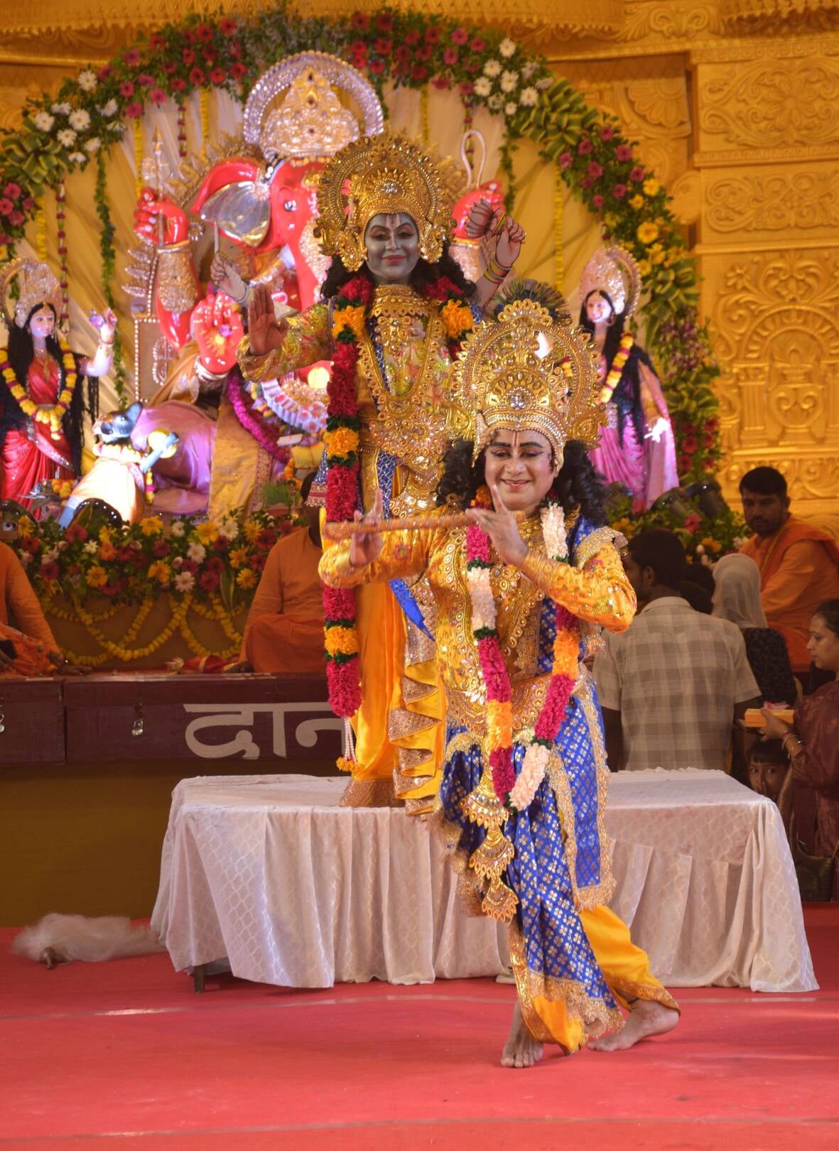 पेपर मिल कॉलोनी स्थित अक्षयवर मल्ल पार्क में गणपति के दरबार में अनुज अर्जुन मिश्रा डांस कंपनी क पेपर मिल कॉलोनी स्थित अक्षयवर मल्ल पार्क में गणपति के दरबार में अनुज अर्जुन मिश्रा डांस कंपनी क