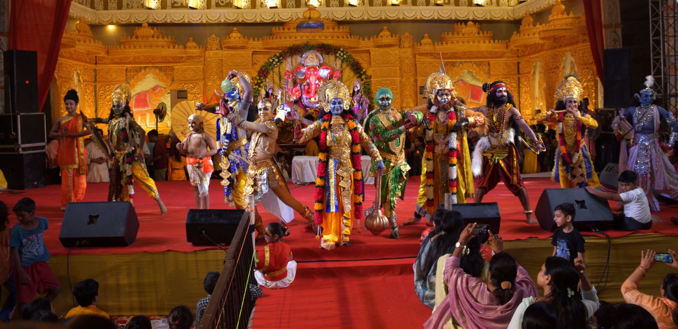 पेपर मिल कॉलोनी स्थित अक्षयवर मल्ल पार्क में गणपति के दरबार में अनुज अर्जुन मिश्रा डांस कंपनी क पेपर मिल कॉलोनी स्थित अक्षयवर मल्ल पार्क में गणपति के दरबार में अनुज अर्जुन मिश्रा डांस कंपनी क