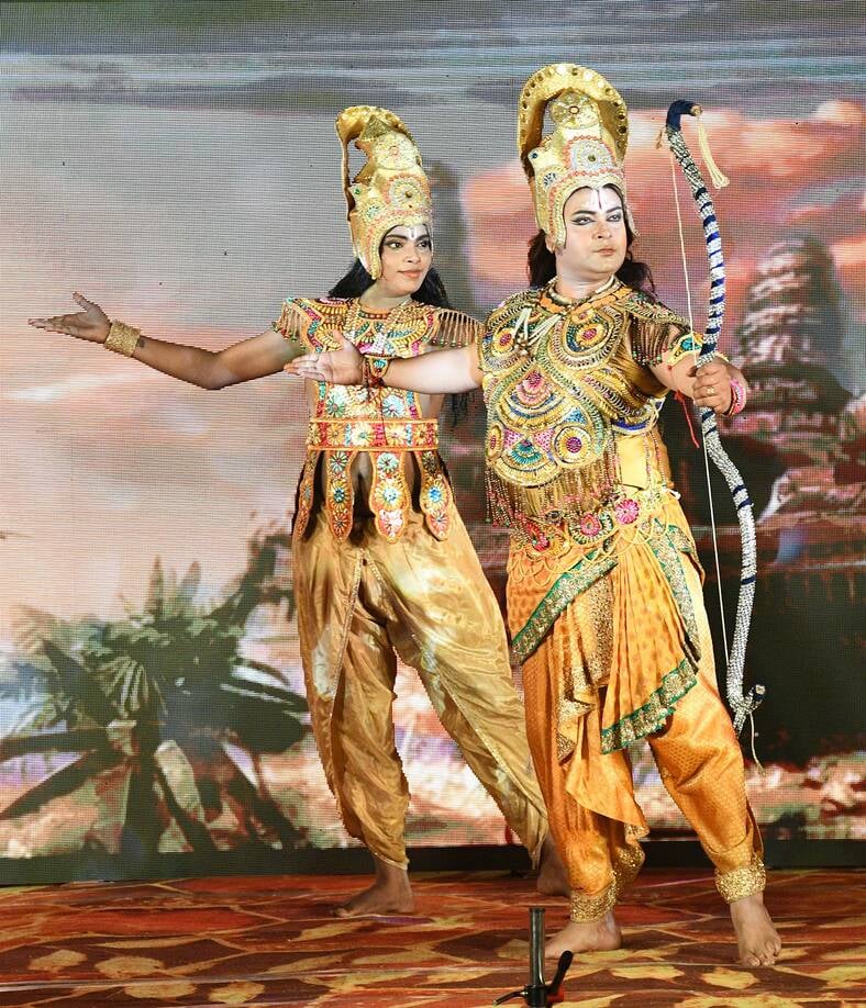 पेपर मिल कॉलोनी स्थित अक्षयवर मल्ल पार्क में गणपति के दरबार में अनुज अर्जुन मिश्रा डांस कंपनी क पेपर मिल कॉलोनी स्थित अक्षयवर मल्ल पार्क में गणपति के दरबार में अनुज अर्जुन मिश्रा डांस कंपनी क