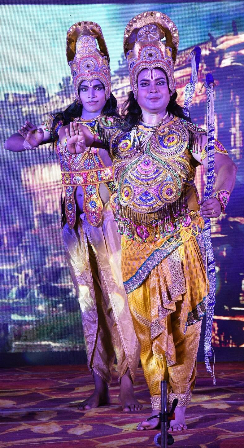 पेपर मिल कॉलोनी स्थित अक्षयवर मल्ल पार्क में गणपति के दरबार में अनुज अर्जुन मिश्रा डांस कंपनी क पेपर मिल कॉलोनी स्थित अक्षयवर मल्ल पार्क में गणपति के दरबार में अनुज अर्जुन मिश्रा डांस कंपनी क