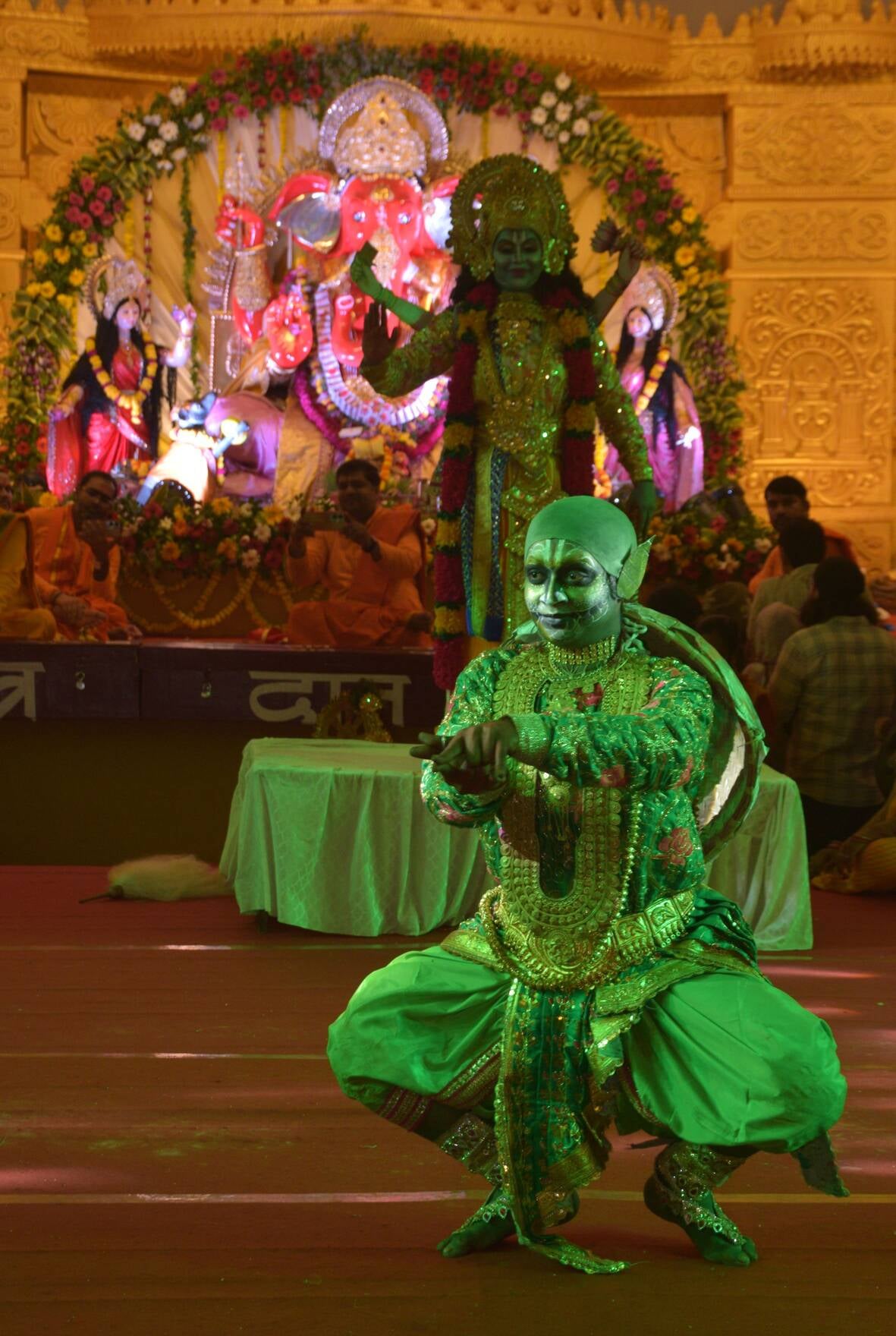 पेपर मिल कॉलोनी स्थित अक्षयवर मल्ल पार्क में गणपति के दरबार में अनुज अर्जुन मिश्रा डांस कंपनी क पेपर मिल कॉलोनी स्थित अक्षयवर मल्ल पार्क में गणपति के दरबार में अनुज अर्जुन मिश्रा डांस कंपनी क