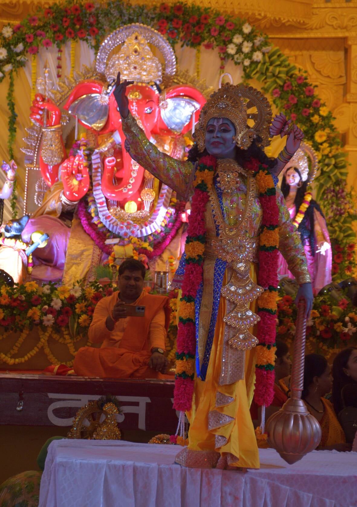 पेपर मिल कॉलोनी स्थित अक्षयवर मल्ल पार्क में गणपति के दरबार में अनुज अर्जुन मिश्रा डांस कंपनी क पेपर मिल कॉलोनी स्थित अक्षयवर मल्ल पार्क में गणपति के दरबार में अनुज अर्जुन मिश्रा डांस कंपनी क