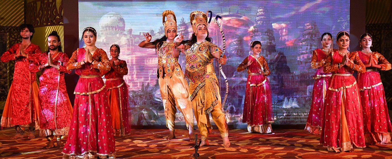 पेपर मिल कॉलोनी स्थित अक्षयवर मल्ल पार्क में गणपति के दरबार में अनुज अर्जुन मिश्रा डांस कंपनी क पेपर मिल कॉलोनी स्थित अक्षयवर मल्ल पार्क में गणपति के दरबार में अनुज अर्जुन मिश्रा डांस कंपनी क