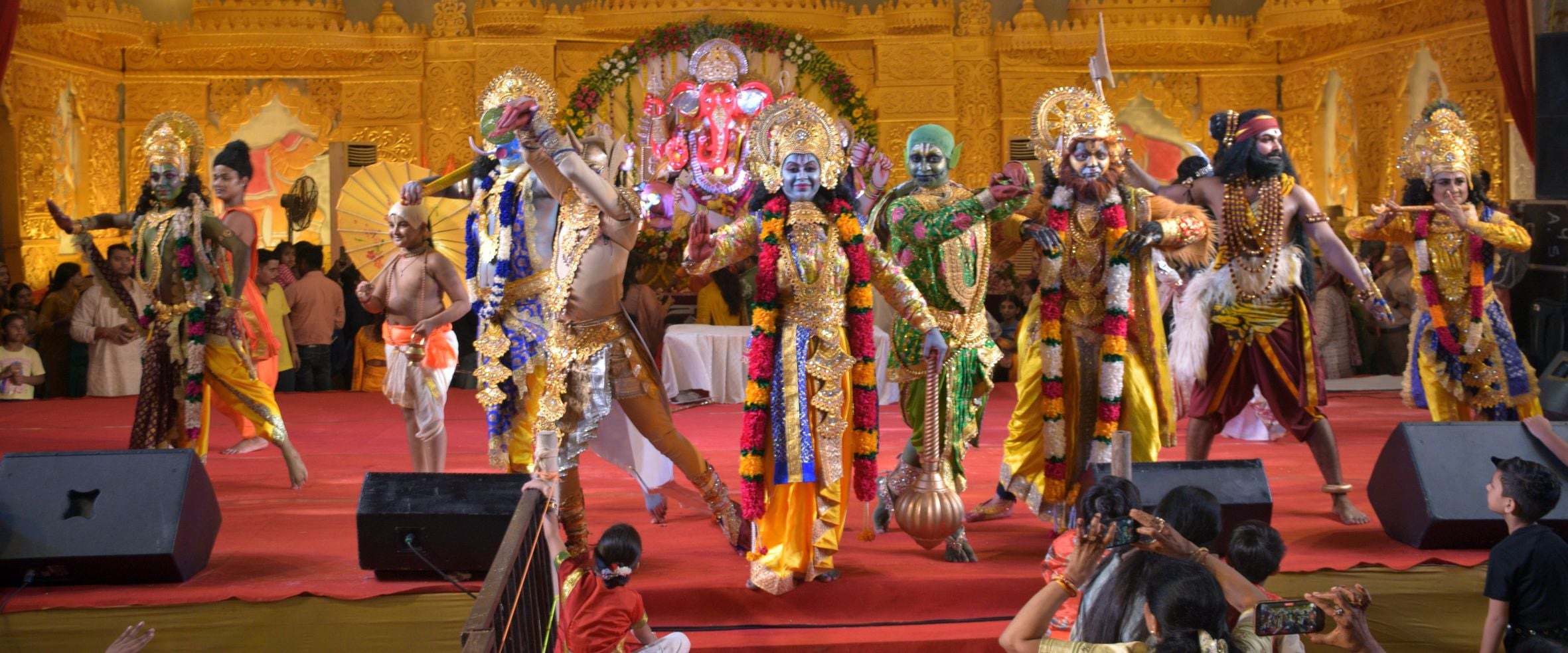 पेपर मिल कॉलोनी स्थित अक्षयवर मल्ल पार्क में गणपति के दरबार में अनुज अर्जुन मिश्रा डांस कंपनी क पेपर मिल कॉलोनी स्थित अक्षयवर मल्ल पार्क में गणपति के दरबार में अनुज अर्जुन मिश्रा डांस कंपनी क