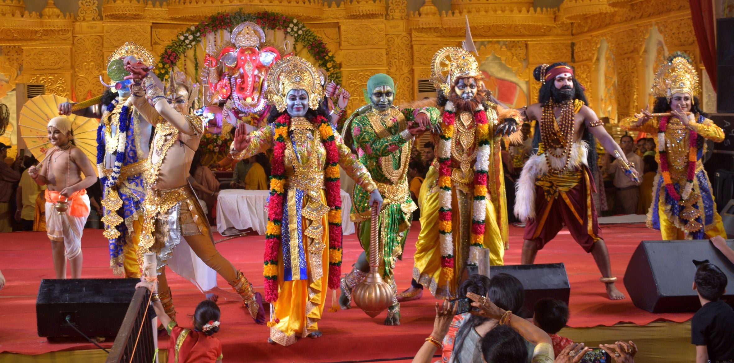 पेपर मिल कॉलोनी स्थित अक्षयवर मल्ल पार्क में गणपति के दरबार में अनुज अर्जुन मिश्रा डांस कंपनी क पेपर मिल कॉलोनी स्थित अक्षयवर मल्ल पार्क में गणपति के दरबार में अनुज अर्जुन मिश्रा डांस कंपनी क