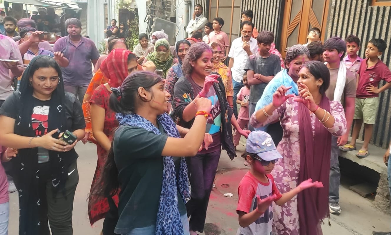 26-नहरों में प्रतिमा विसर्जन न करने के लिए सोनीपत रोड पर तैनात पुलिस। संवाद