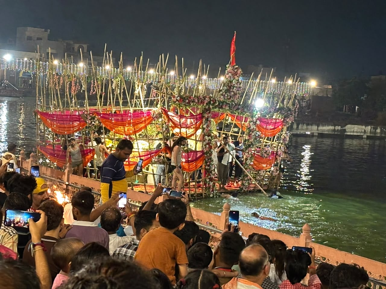 अंबाला सिटी के मुख्य बाजार से निकलती भगवान वामन की पालकी। संवाद अंबाला सिटी के मुख्य बाजार से निकलती भगवान वामन की पालकी। संवाद