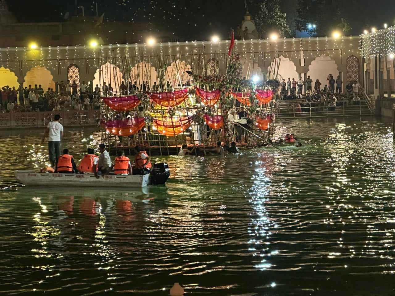 अंबाला सिटी के मुख्य बाजार से निकलती भगवान वामन की पालकी। संवाद अंबाला सिटी के मुख्य बाजार से निकलती भगवान वामन की पालकी। संवाद