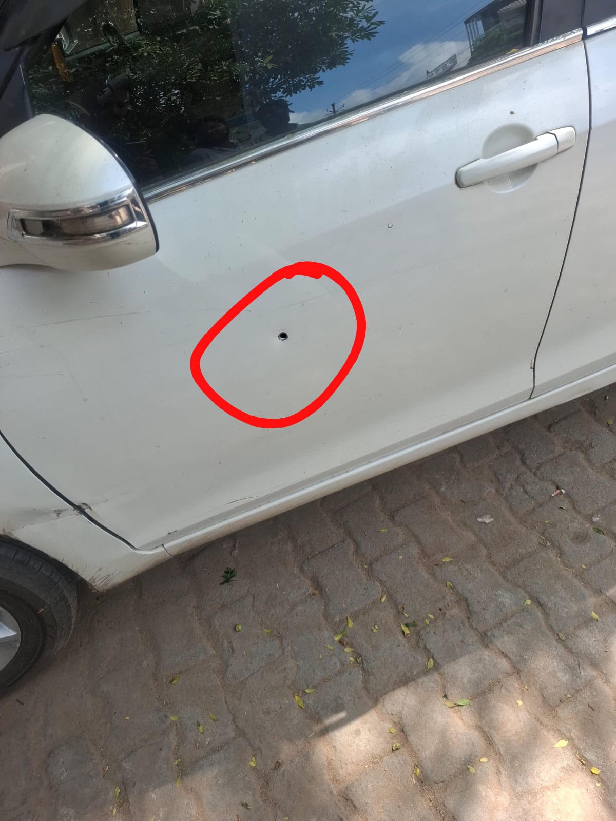 फोटो 1 पीजीआई सैफई में भर्ती गोली लगने से घायल अर्पित। संवाद फोटो 1 पीजीआई सैफई में भर्ती गोली लगने से घायल अर्पित। संवाद