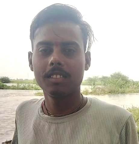 फाेटो- 21 रनवां से कोरीपुरा के बीच क्षतिग्रस्त पुल। संवाद