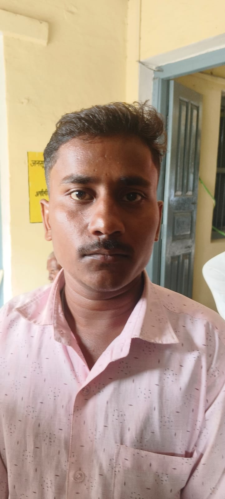 फोटो-33- रोजगार मेले में युवाओं को जानकारी देते कंपनी के प्रतिनिधि। स्रोत : सेवायोजन