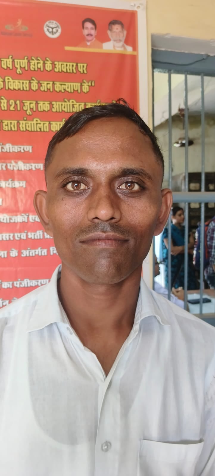 फोटो-33- रोजगार मेले में युवाओं को जानकारी देते कंपनी के प्रतिनिधि। स्रोत : सेवायोजन