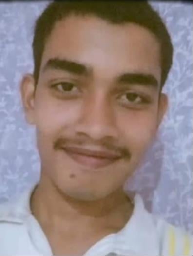 गंगा में डूबे युवक के तलाश के दौरान घाट पर जुटी भीड़, संवाद गंगा में डूबे युवक के तलाश के दौरान घाट पर जुटी भीड़, संवाद
