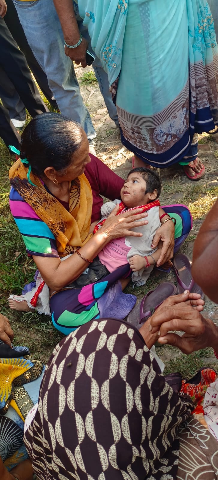 गांव गोहावर से नोसोनगर के रास्ते मिला अज्ञात महिला का शव जांच करती पुलिस गांव गोहावर से नोसोनगर के रास्ते मिला अज्ञात महिला का शव जांच करती पुलिस