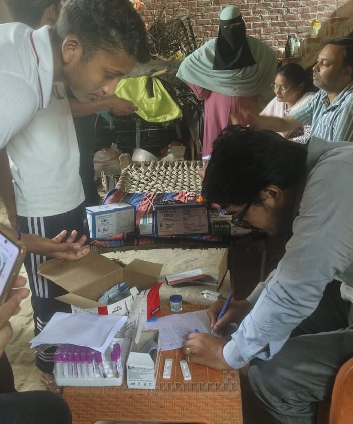 जिला सर्विलास अधिकारी डॉ. तहसीन जांच करते हुए। स्रोत विभाग जिला सर्विलास अधिकारी डॉ. तहसीन जांच करते हुए। स्रोत विभाग
