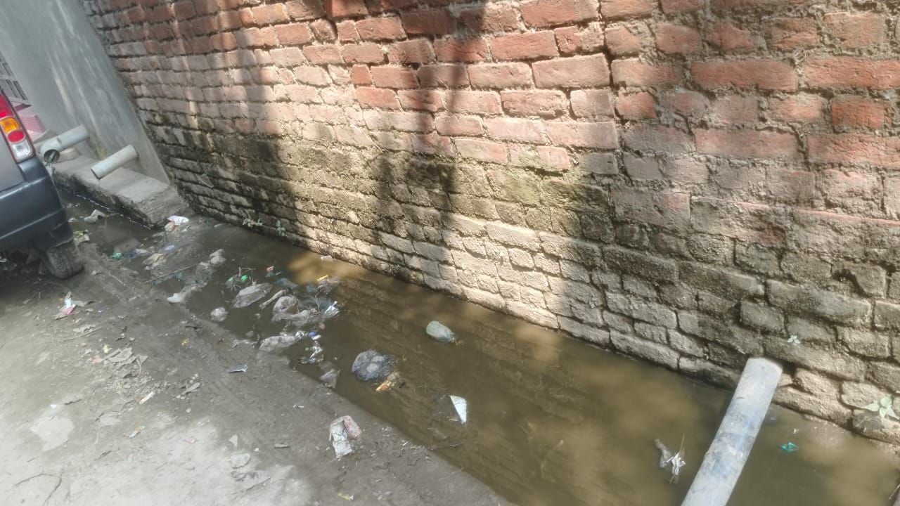 जिला सर्विलास अधिकारी डॉ. तहसीन जांच करते हुए। स्रोत विभाग जिला सर्विलास अधिकारी डॉ. तहसीन जांच करते हुए। स्रोत विभाग