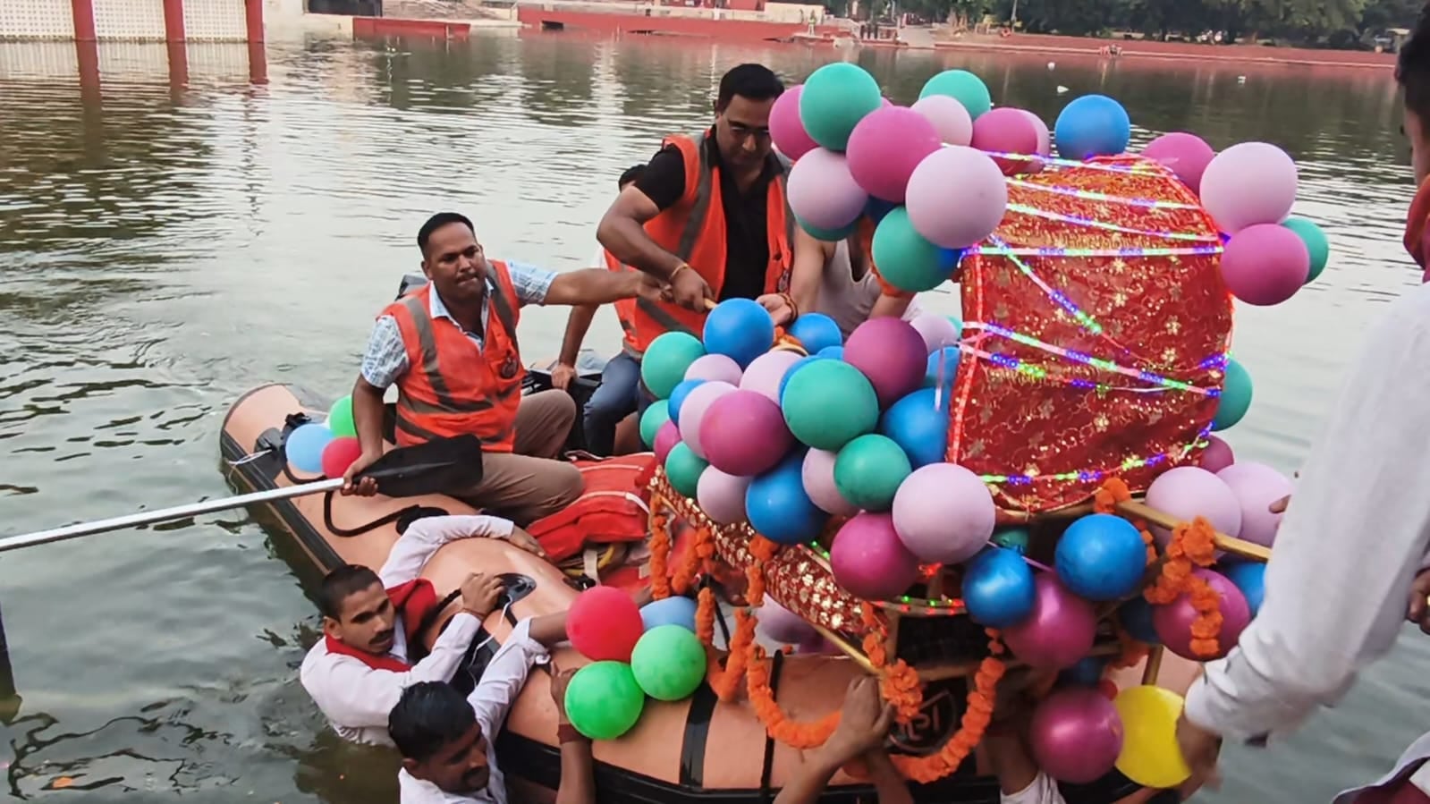 कुरुक्षेत्र। वामन द्वादशी मेला को लेकर आयोजित शोभायात्रा में हिस्सा लेते श्रद्धालु। आयोजक कुरुक्षेत्र। वामन द्वादशी मेला को लेकर आयोजित शोभायात्रा में हिस्सा लेते श्रद्धालु। आयोजक