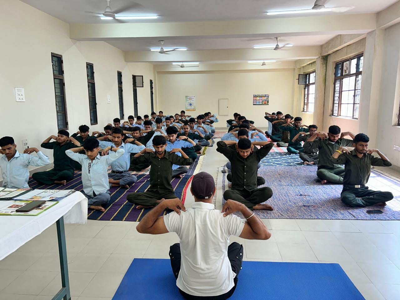 कोसरी में आयुर्वेदिक दिवस के उपलक्ष्य पर आयोजित मल्टीस्पेशलिटी कैंप में लोगों की स्वास्थ्य की ज