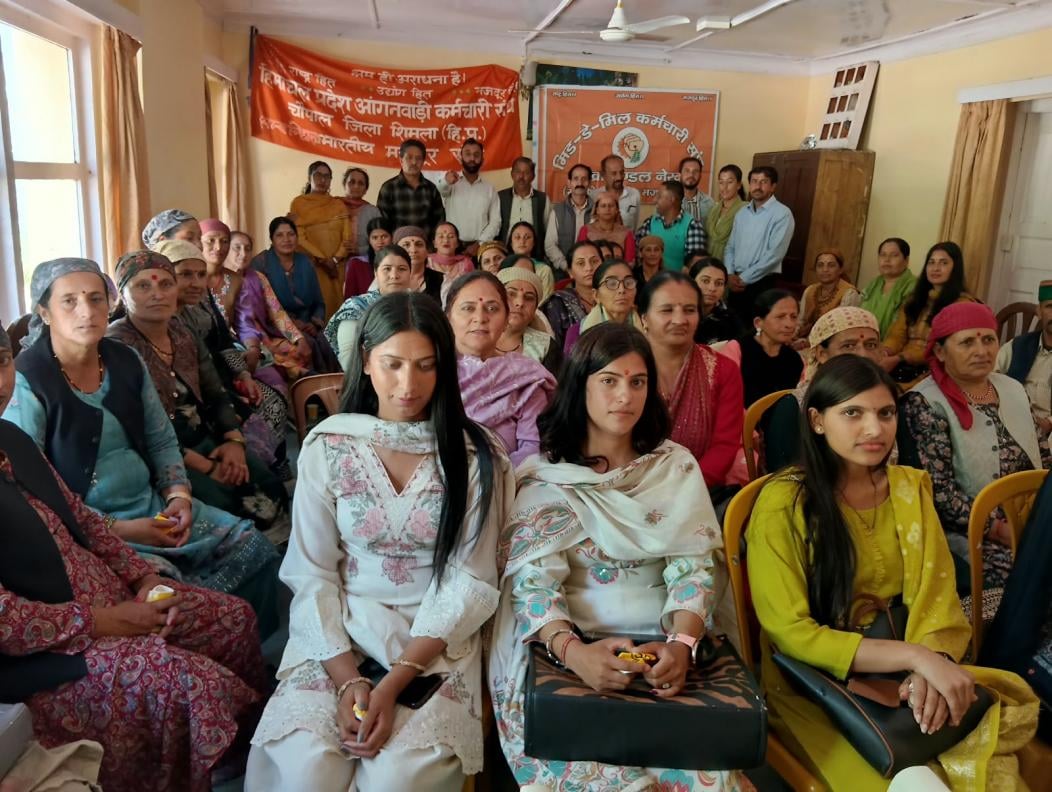 नेरवा में आयोजित भारतीय मजदूर संघ की बैठक में उपस्थित महिलाएं। स्रोत: संगठन नेरवा में आयोजित भारतीय मजदूर संघ की बैठक में उपस्थित महिलाएं। स्रोत: संगठन