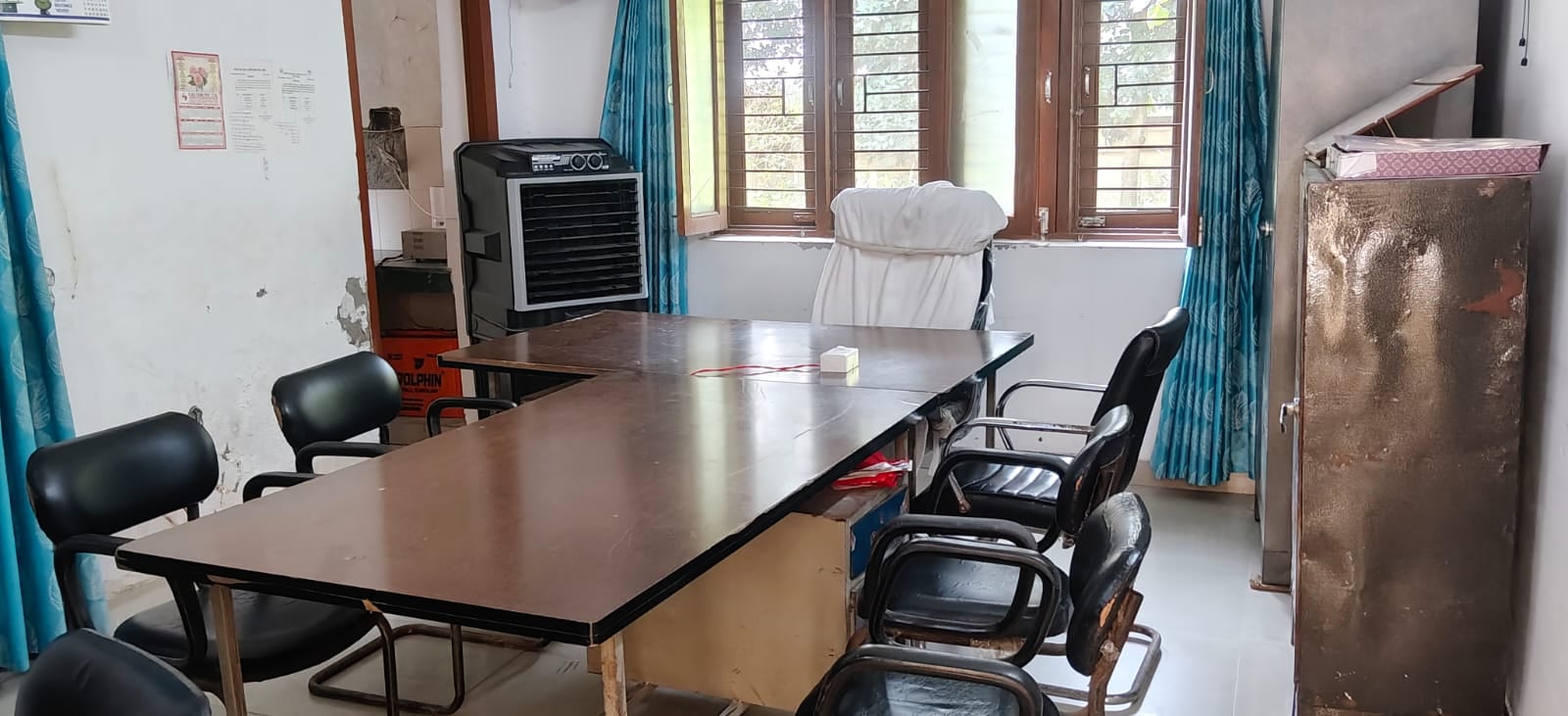 पड़ताल: जिला पूर्ति अधिकारी की कार्यालय में खाली पड़ी कुर्सी। संवाद