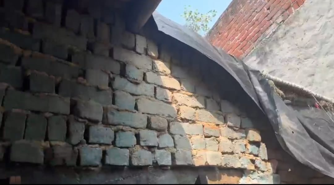 सुनीता अपने पति के साथ। सुनीता अपने पति के साथ।