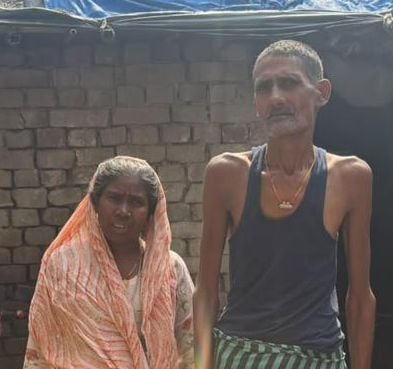सुनीता अपने पति के साथ। सुनीता अपने पति के साथ।