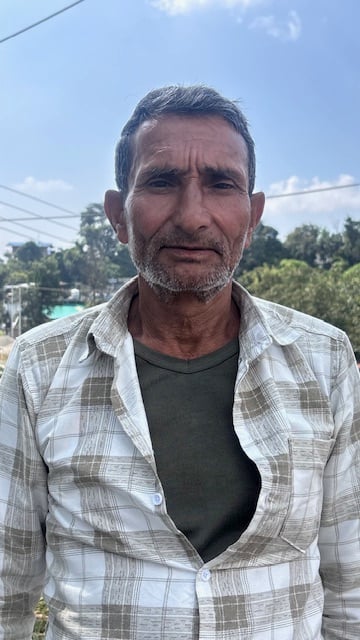 धर्मशाला के शिल्ला चौक में सब्जी और साग बेचते हुए किसान। अमर उजाला धर्मशाला के शिल्ला चौक में सब्जी और साग बेचते हुए किसान। अमर उजाला