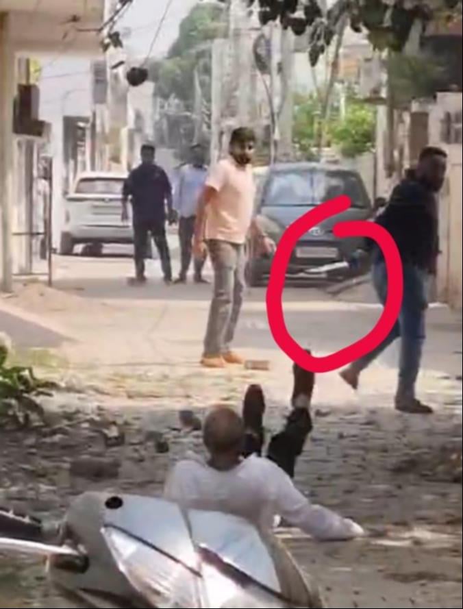अंबाला कैंट में अजीत नगर की गली नंबर 5 में तैनात पुलिस। संवाद