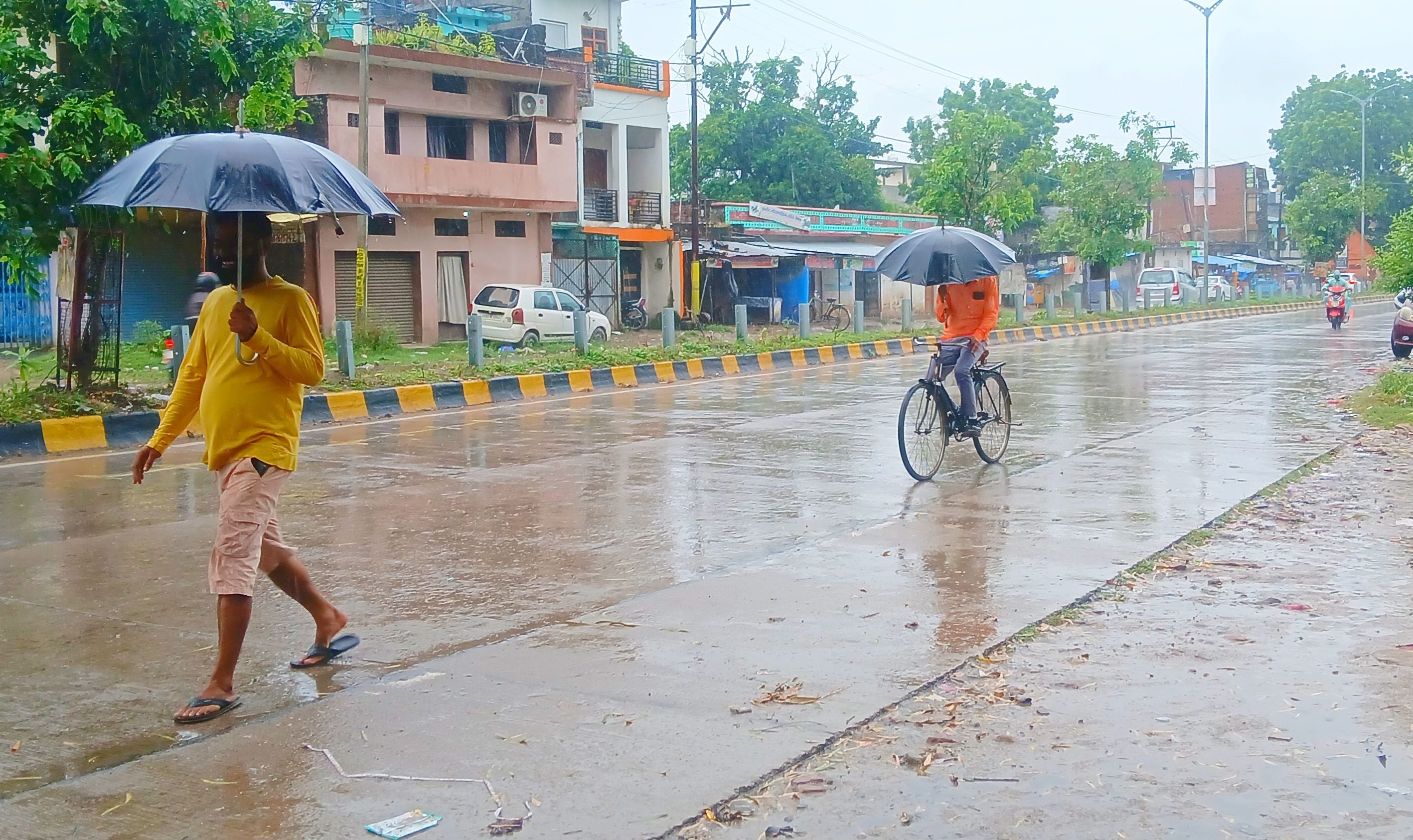 बारिश से शहर में हुआ जलभराव। संवाद