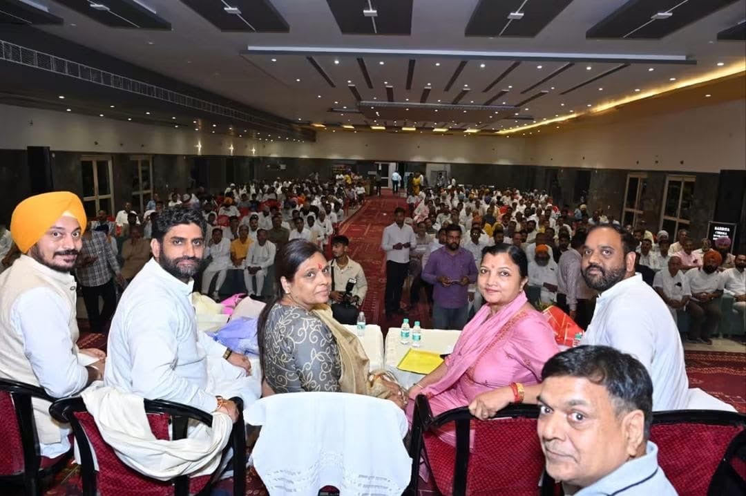 चीका स्थित श्री भवानी मंदिर में आयोजित कार्यक्रम में भाजपा प्रदेशाध्यक्ष और अन्य। विज्ञप्ति चीका स्थित श्री भवानी मंदिर में आयोजित कार्यक्रम में भाजपा प्रदेशाध्यक्ष और अन्य। विज्ञप्ति