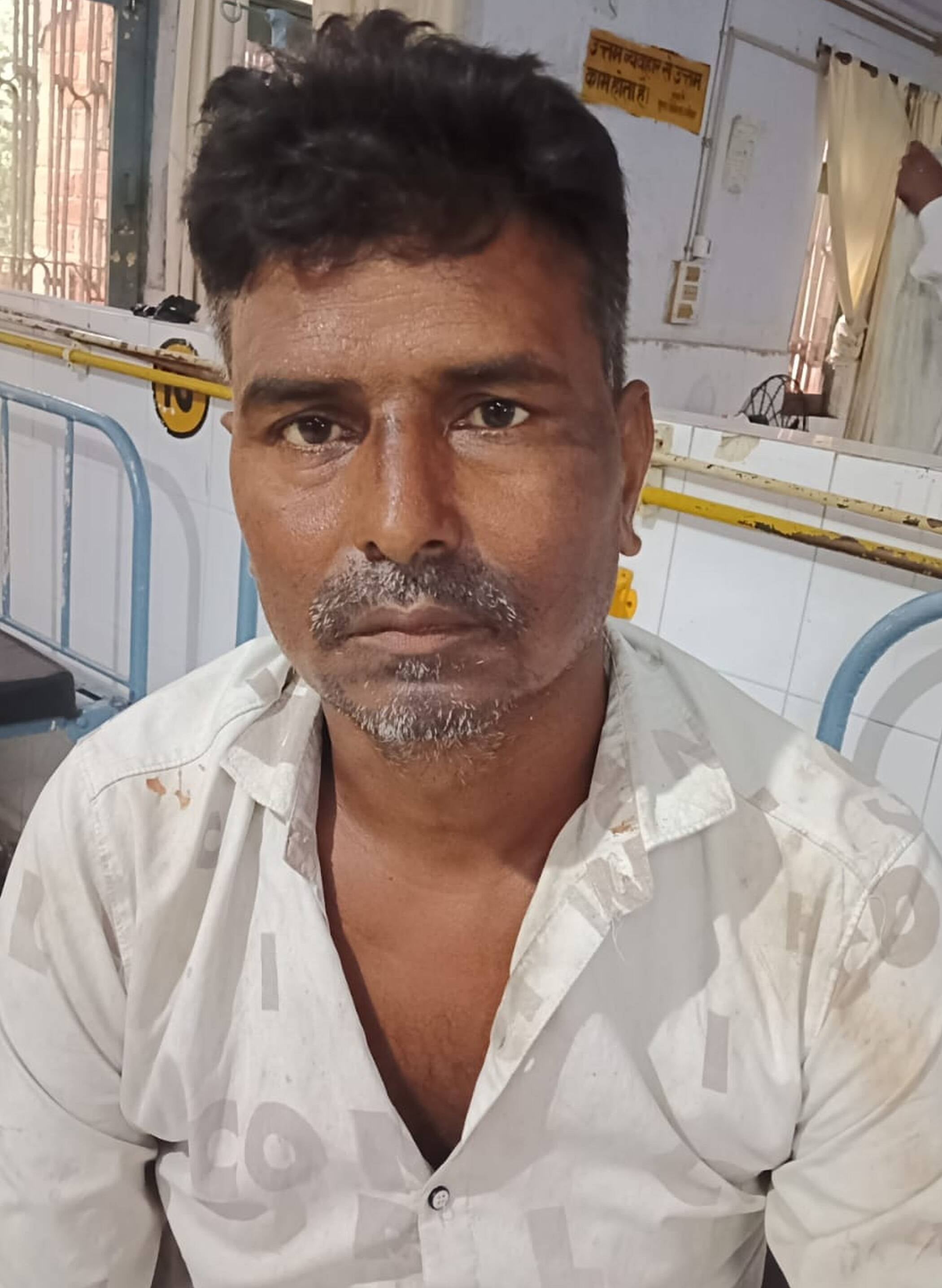फोटो-17-गोली लगने से घायल अब्बास। संवाद फोटो-17-गोली लगने से घायल अब्बास। संवाद