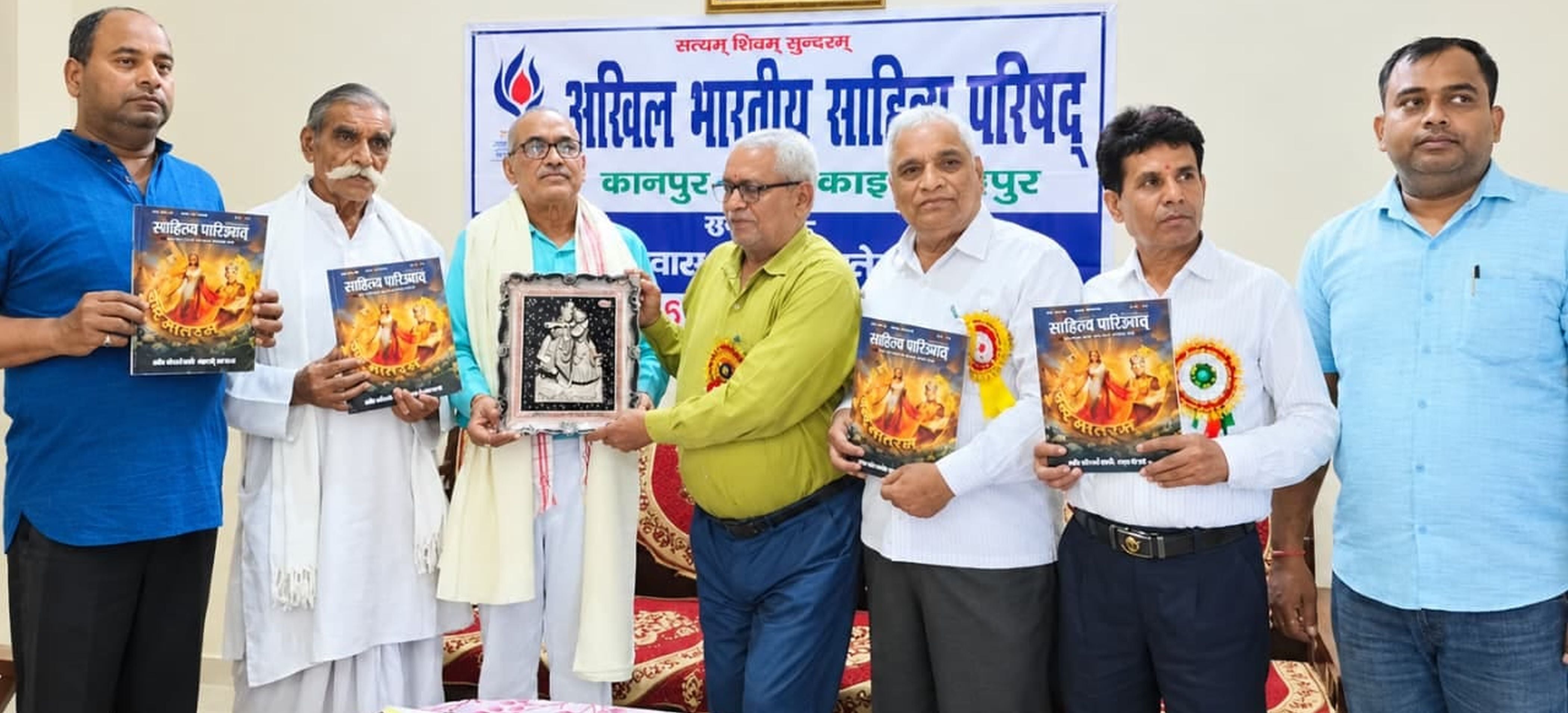 फोटो-21-महामंत्री डॉ़ महेशचंद्र बजरंग को अंगवस्त्र व प्रतीक चिन्ह देकर सम्मानित करते परिषद के ल फोटो-21-महामंत्री डॉ़ महेशचंद्र बजरंग को अंगवस्त्र व प्रतीक चिन्ह देकर सम्मानित करते परिषद के ल