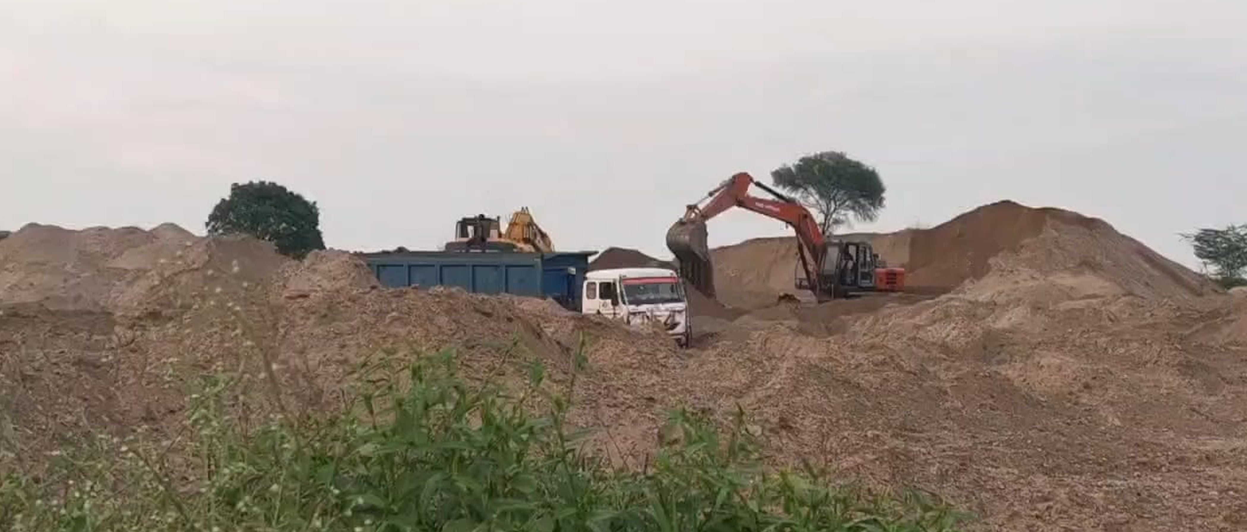 फोटो-22-बांदा-बहराइच राष्ट्रीय राजमार्ग पर संचालित गौरंग भंडारण। संवाद