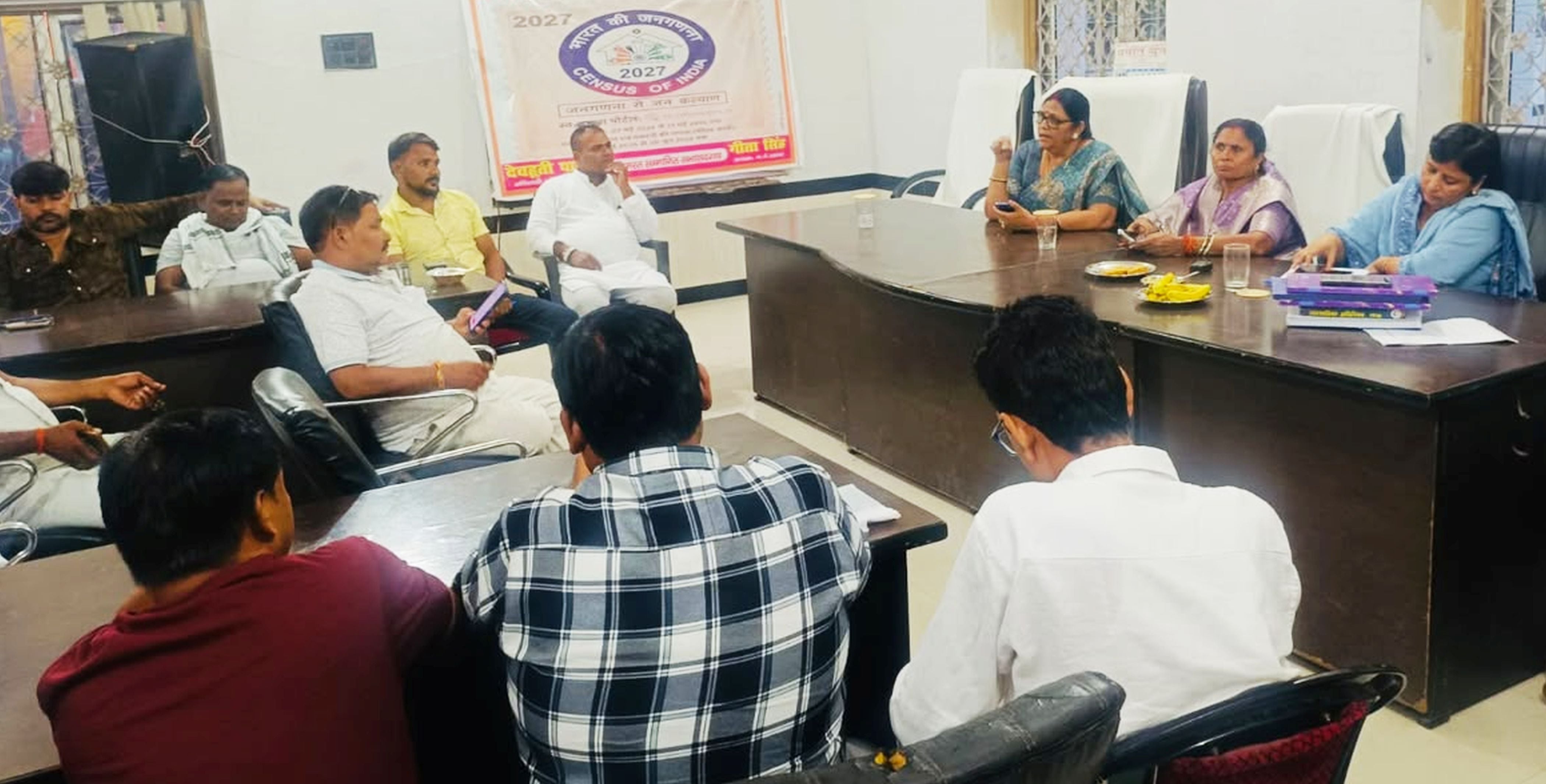 फोटो-34-नगर पंचायत बोर्ड की बैठक में भाग लेते राज्य मंत्री कृष्णा पासवान के साथ अन्य। संवाद फोटो-34-नगर पंचायत बोर्ड की बैठक में भाग लेते राज्य मंत्री कृष्णा पासवान के साथ अन्य। संवाद