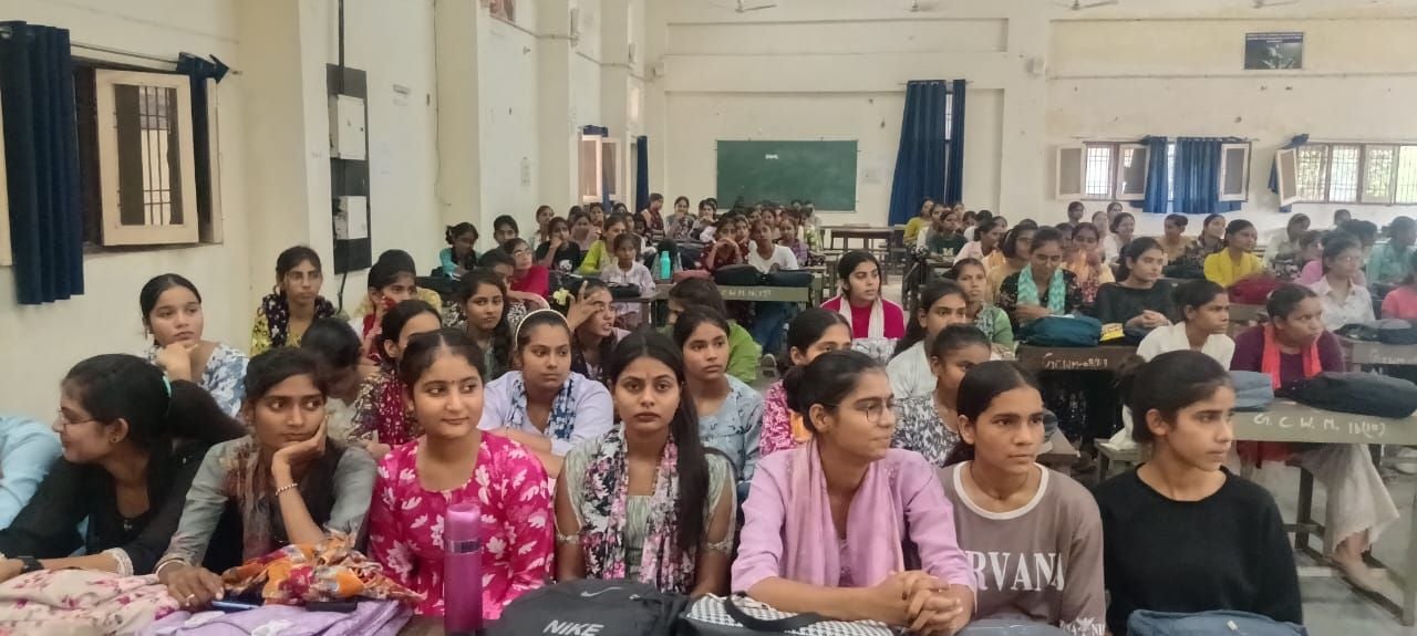 फोटो संख्या:58- राजकीय महिला महाविद्यालय में अमर उजाला फाउंडेशन की ओर आयोजित अपराजिता कार्यक्र फोटो संख्या:58- राजकीय महिला महाविद्यालय में अमर उजाला फाउंडेशन की ओर आयोजित अपराजिता कार्यक्र