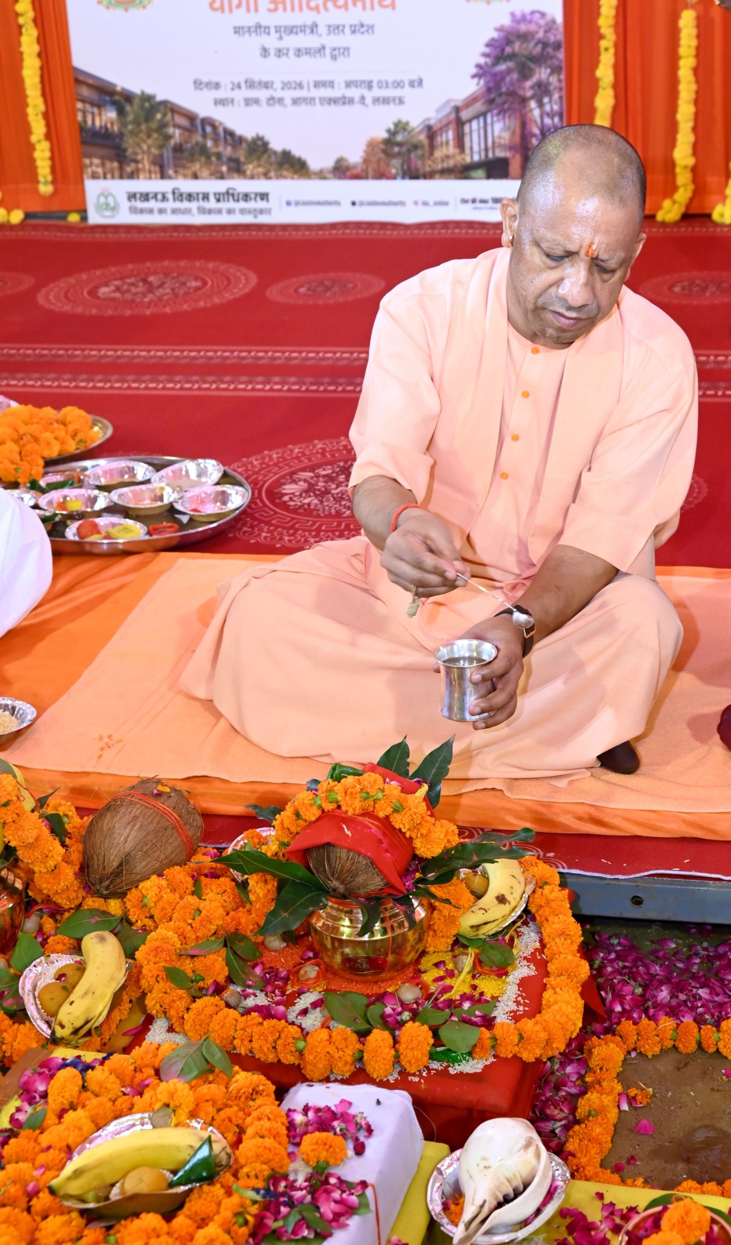 ग्राम दोना, आगरा एक्सप्रेसवे के पास वरुण विहार योजना व नैमिष नगर योजना का भूमि पूजन करते मुख्यम