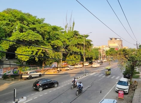 करनाल रोड पर आसमान में छाए बादल और साथ में खिली धूप। संवाद करनाल रोड पर आसमान में छाए बादल और साथ में खिली धूप। संवाद