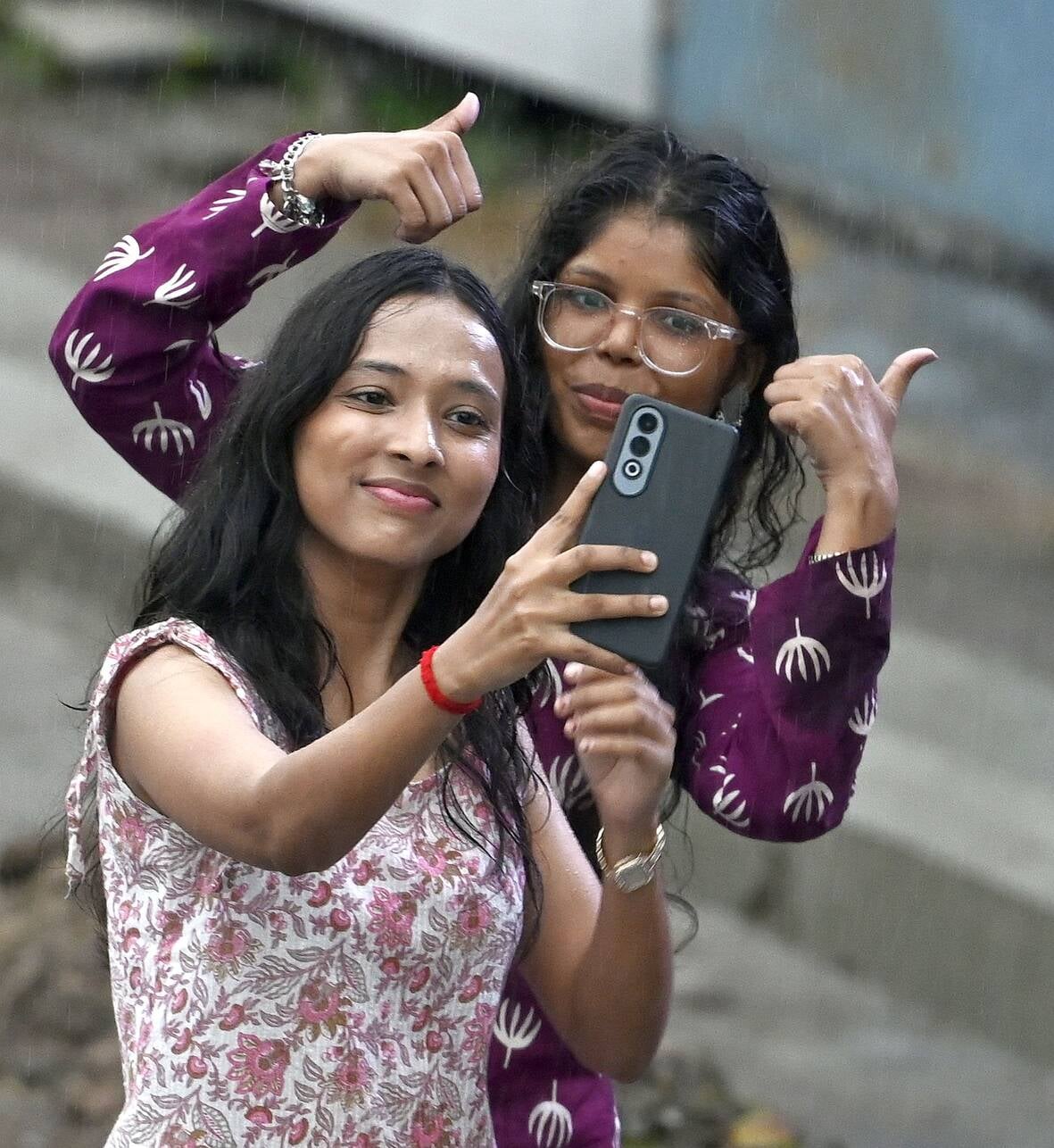 राजधानी में शुक्रवार को कई इलाकों में बारिश हुई। राजधानी में शुक्रवार को कई इलाकों में बारिश हुई।