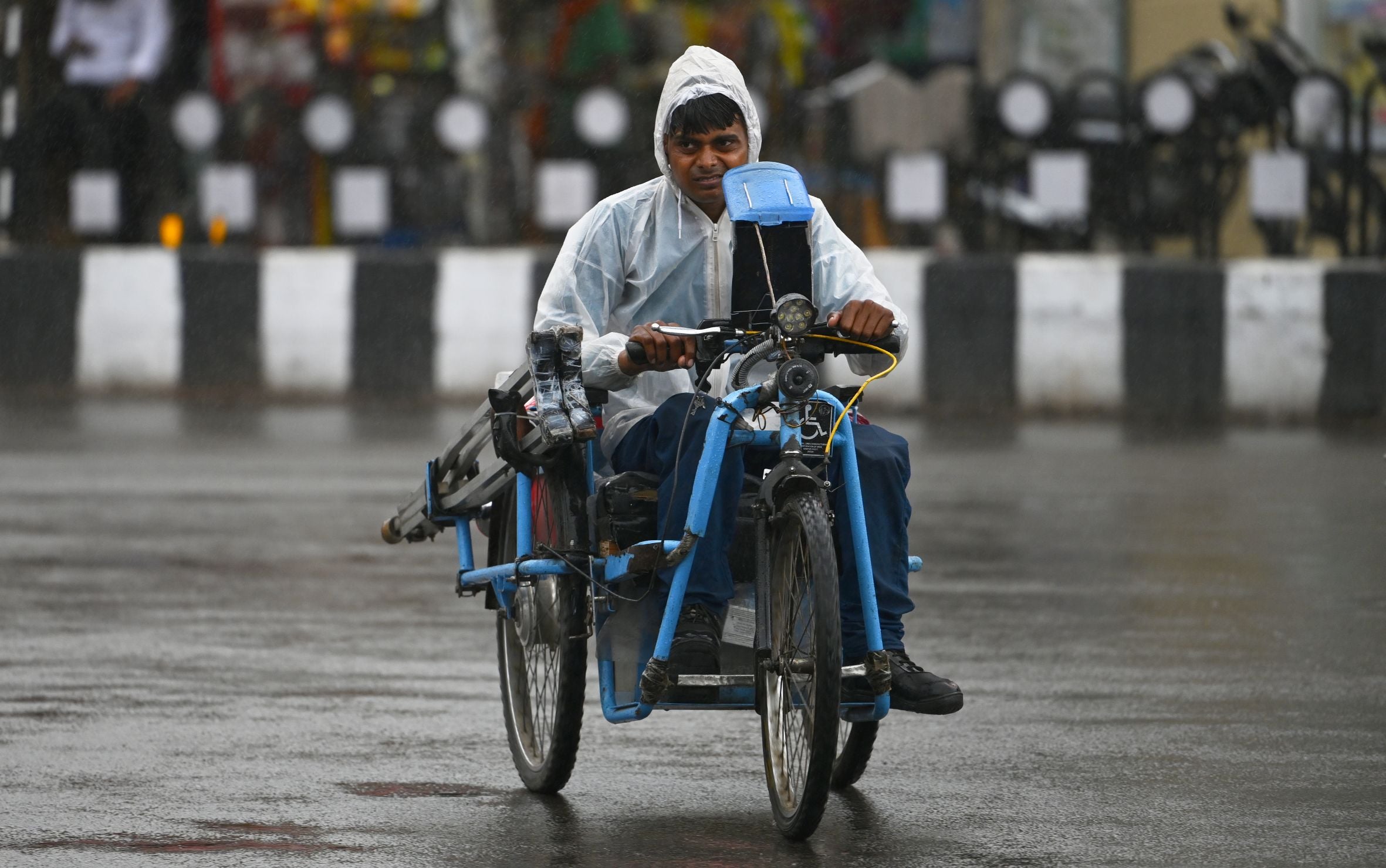 राजधानी में शुक्रवार को कई इलाकों में बारिश हुई। राजधानी में शुक्रवार को कई इलाकों में बारिश हुई।
