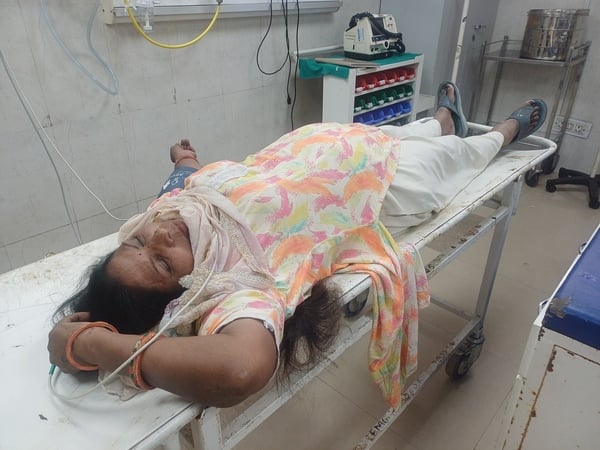 सड़क हादसे में घायल दीपक छावनी के नागरिक अस्पताल में उपचाधीन। संवाद सड़क हादसे में घायल दीपक छावनी के नागरिक अस्पताल में उपचाधीन। संवाद