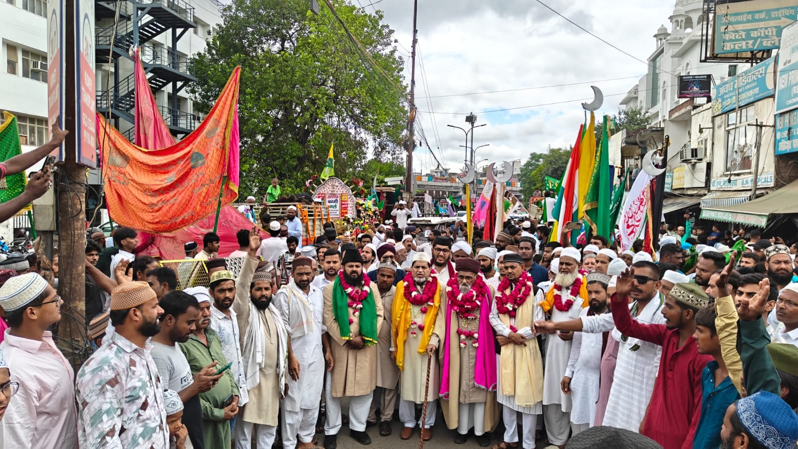 शान-ओ-शौकत से निकला जुलूस-ए-गौसिया
