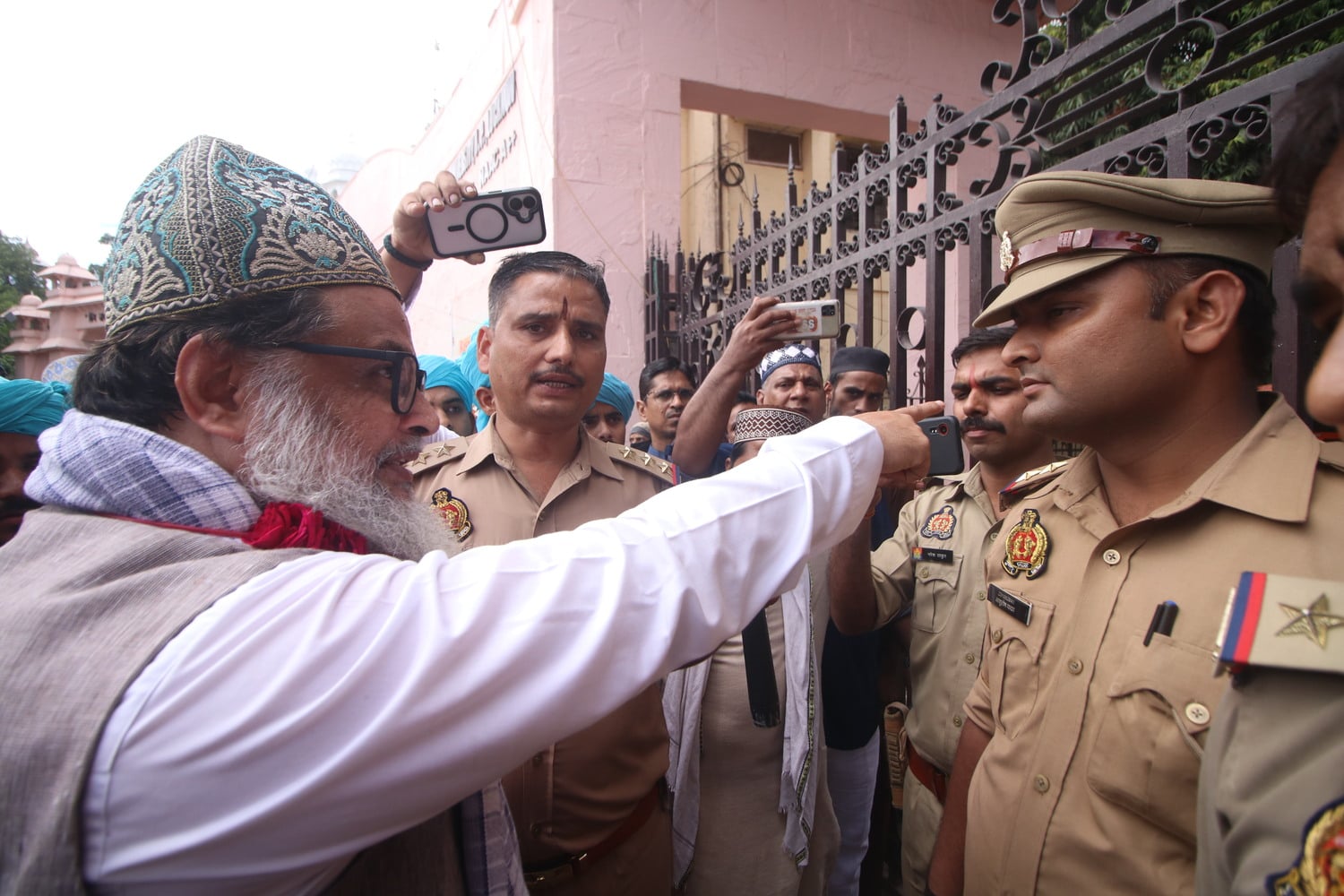 शान-ओ-शौकत से निकला जुलूस-ए-गौसिया